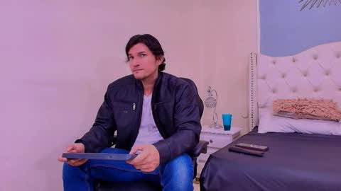 Wiston online show from 03-25-26, 01:39