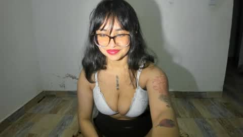 witch_3333 online show from 06-17-26, 05:21