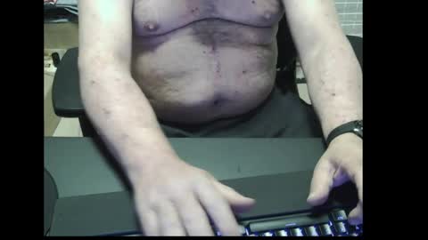 Snapshot of womenizzeer chatting on 04-18-26, 11:27 Adam online show from 04-18-26, 11:27