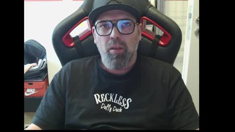 Snapshot of womenizzeer chatting on 04-27-26, 03:54 Adam online show from 04-27-26, 03:54