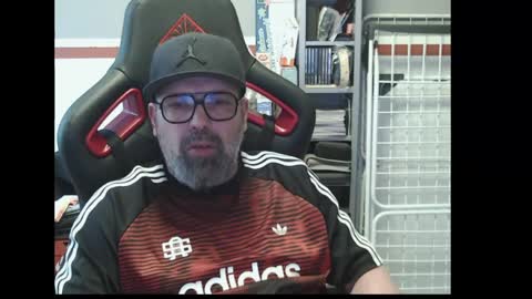 Snapshot of womenizzeer chatting on 05-11-26, 03:40 Adam online show from 05-11-26, 03:40