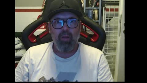 Snapshot of womenizzeer chatting on 05-24-26, 11:43 Adam online show from 05-24-26, 11:43