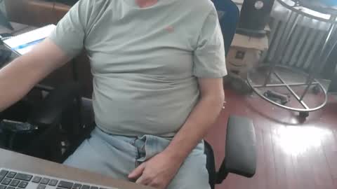 Snapshot of woodworker6473 chatting on 04-21-26, 01:50 woodworker6473 online show from 04-21-26, 01:50