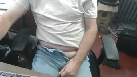Snapshot of woodworker6473 chatting on 04-30-26, 01:06 woodworker6473 online show from 04-30-26, 01:06