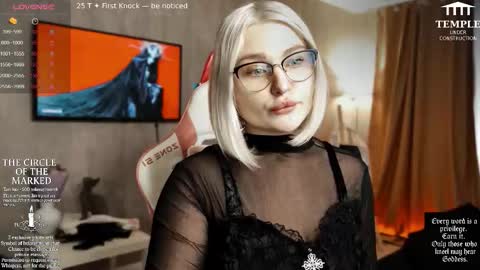 Snapshot of wounded_goddess chatting on 10-14-25, 07:42 Goddess Sophy online show from 10-14-25, 07:42