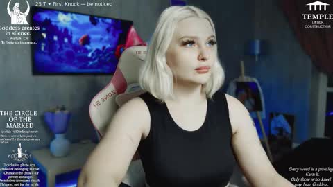 Snapshot of wounded_goddess chatting on 10-19-25, 03:34 Goddess Sophy online show from 10-19-25, 03:34