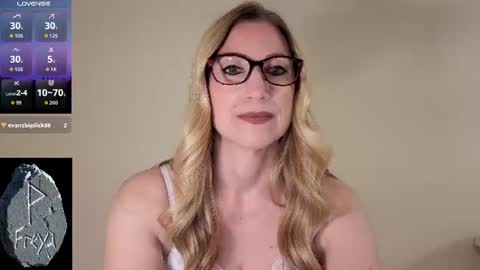 Snapshot of wynfreya chatting on 06-27-26, 10:26 Wyn online show from 06-27-26, 10:26