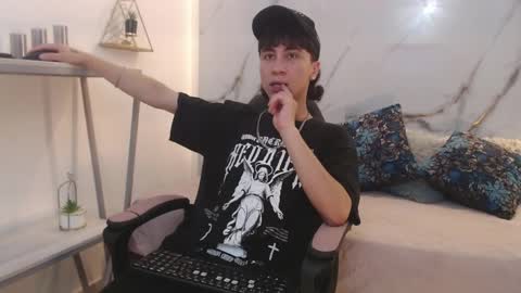 xandergrey8 online show from 04-15-26, 07:43