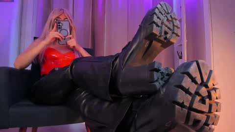 Snapshot of xcherrygoth chatting on 03-12-26, 02:12 Cherry Goth online show from 03-12-26, 02:12