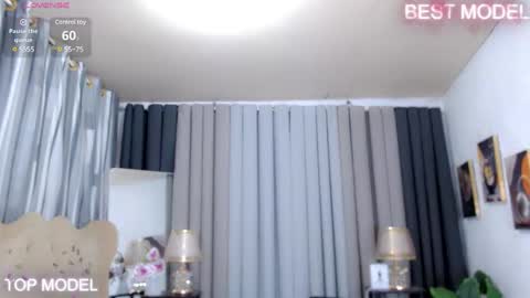 I LOVEE TO TRAVEL AROUND THE WORLD online show from 02-13-25, 09:30