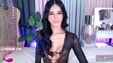 I LOVEE TO TRAVEL AROUND THE WORLD online show from 11-10-25, 01:32