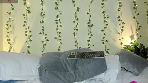 Snapshot of xemilycb chatting on 04-18-26, 11:38 online show from 04-18-26, 11:38