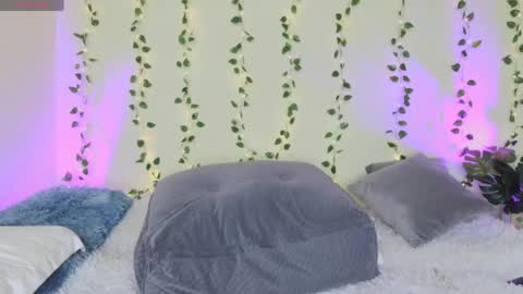 Snapshot of xemilycb chatting on 05-17-26, 01:03 online show from 05-17-26, 01:03