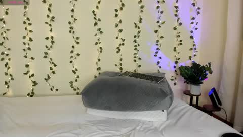 Snapshot of xemilycb chatting on 07-14-26, 11:54 online show from 07-14-26, 11:54