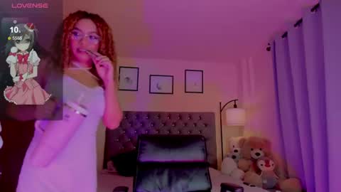 Snapshot of ximena_sotto1 chatting on 06-20-26, 10:01 camila online show from 06-20-26, 10:01
