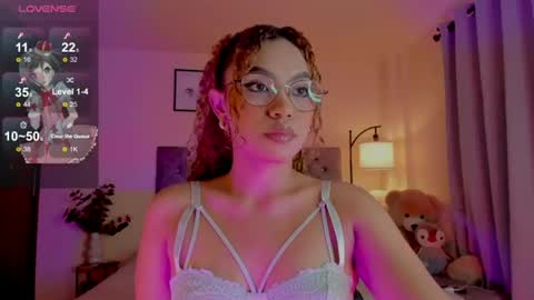 Snapshot of ximena_sotto1 chatting on 07-03-26, 08:37 camila online show from 07-03-26, 08:37