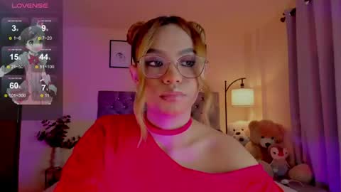 Snapshot of ximena_sotto1 chatting on 07-05-26, 06:26 camila online show from 07-05-26, 06:26