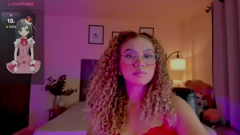 Snapshot of ximena_sotto1 chatting on 07-14-26, 02:05 camila online show from 07-14-26, 02:05