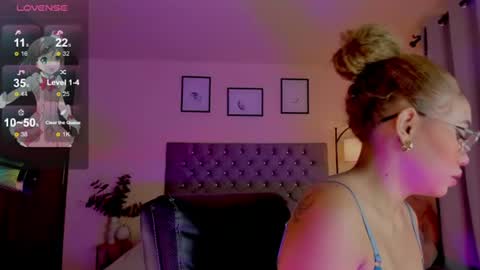 Snapshot of ximena_sotto1 chatting on 07-17-26, 10:03 camila online show from 07-17-26, 10:03