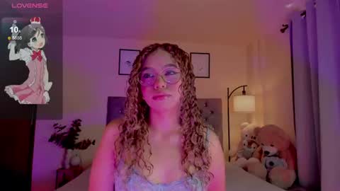 Snapshot of ximena_sotto1 chatting on 07-18-26, 06:12 camila online show from 07-18-26, 06:12