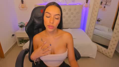 Snapshot of xiomara_cortes chatting on 02-03-25, 07:10 xiomara_cortes online show from 02-03-25, 07:10