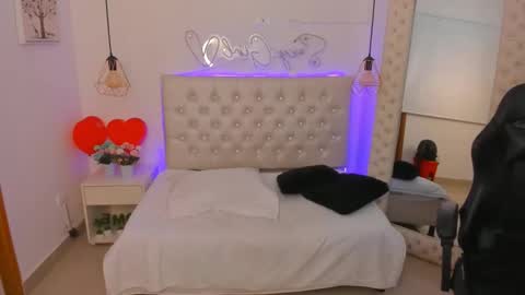 Snapshot of xiomara_cortes chatting on 02-16-25, 01:25 xiomara_cortes online show from 02-16-25, 01:25