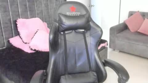 Snapshot of xiomara_cortes chatting on 09-24-25, 12:30 xiomara_cortes online show from 09-24-25, 12:30