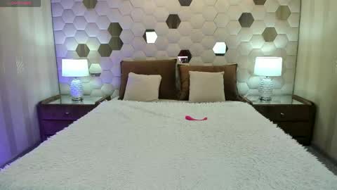 Snapshot of xlindamilfx chatting on 05-30-26, 07:55 Linda online show from 05-30-26, 07:55