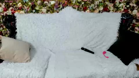 Snapshot of xlindamilfx chatting on 06-17-26, 01:23 Linda online show from 06-17-26, 01:23