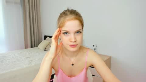 Snapshot of xloe_queen chatting on 05-14-26, 09:05 Chloe online show from 05-14-26, 09:05