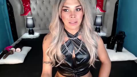 Snapshot of xnaughty_haileyx chatting on 03-01-25, 04:37 Hailey online show from 03-01-25, 04:37
