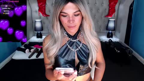 Snapshot of xnaughty_haileyx chatting on 03-03-25, 02:37 Hailey online show from 03-03-25, 02:37