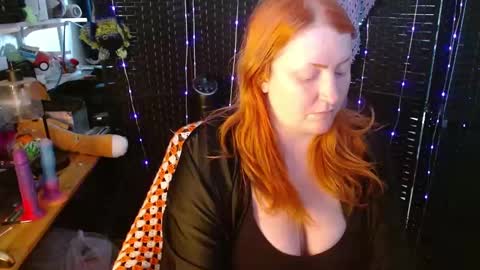 Snapshot of xredbanshee chatting on 01-21-25, 05:41 xredbanshee online show from 01-21-25, 05:41