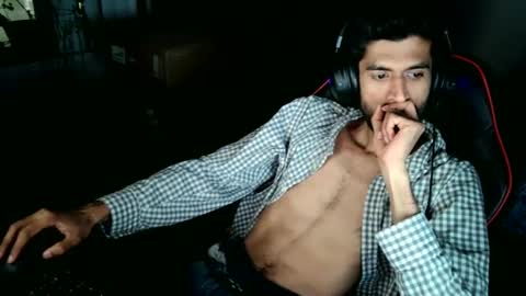 Snapshot of xwuvzyew chatting on 12-15-24, 05:02 x online show from 12-15-24, 05:02