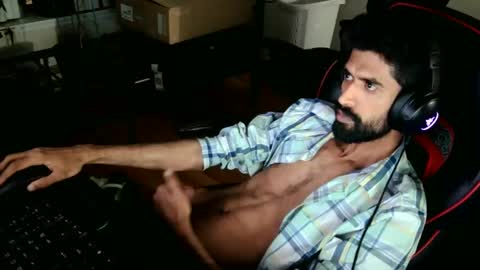 Snapshot of xwuvzyew chatting on 12-16-24, 05:17 x online show from 12-16-24, 05:17