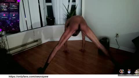 Snapshot of xwuvzyew chatting on 01-04-25, 08:17 x online show from 01-04-25, 08:17