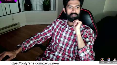 Snapshot of xwuvzyew chatting on 01-08-25, 05:05 x online show from 01-08-25, 05:05