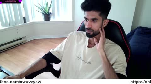 Snapshot of xwuvzyew chatting on 01-18-25, 07:48 x online show from 01-18-25, 07:48