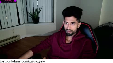 Snapshot of xwuvzyew chatting on 01-19-25, 11:00 x online show from 01-19-25, 11:00