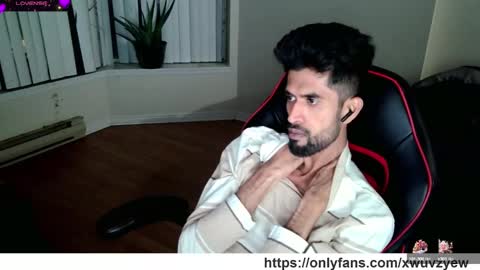 Snapshot of xwuvzyew chatting on 01-20-25, 05:04 x online show from 01-20-25, 05:04