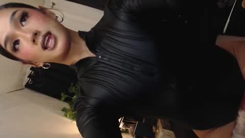 Snapshot of xxgoddessofsatisfactionxx chatting on 10-23-25, 06:28 Sophie online show from 10-23-25, 06:28