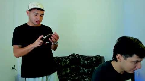 Snapshot of xxhoty0ung_boysxx chatting on 02-13-25, 03:24 David and Mike online show from 02-13-25, 03:24