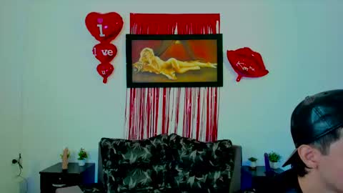 Snapshot of xxhoty0ung_boysxx chatting on 02-14-25, 09:10 David and Mike online show from 02-14-25, 09:10