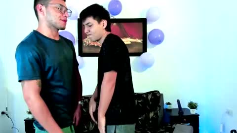 Snapshot of xxhoty0ung_boysxx chatting on 02-15-25, 09:59 David and Mike online show from 02-15-25, 09:59