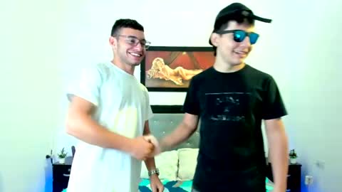 Snapshot of xxhoty0ung_boysxx chatting on 02-17-25, 02:37 David and Mike online show from 02-17-25, 02:37