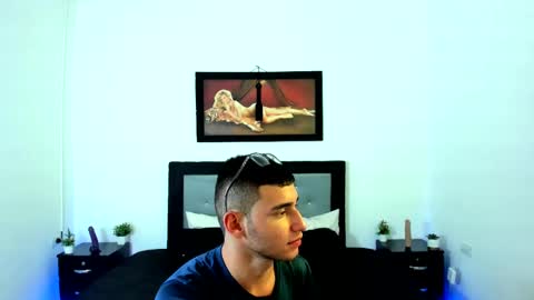 Snapshot of xxhoty0ung_boysxx chatting on 02-24-25, 02:37 David and Mike online show from 02-24-25, 02:37