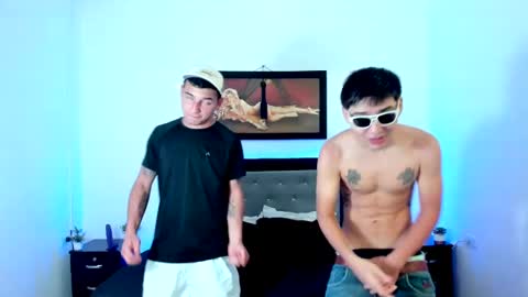 Snapshot of xxhoty0ung_boysxx chatting on 03-10-25, 08:56 David and Mike online show from 03-10-25, 08:56