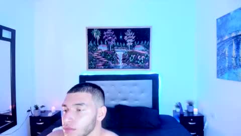 Snapshot of xxhoty0ung_boysxx chatting on 09-12-25, 02:39 David and Mike online show from 09-12-25, 02:39