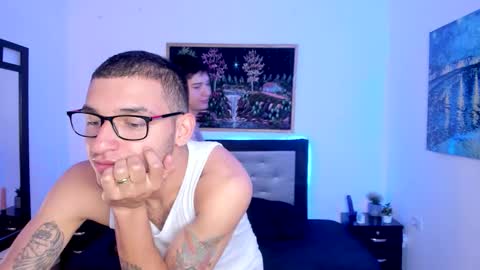 Snapshot of xxhoty0ung_boysxx chatting on 09-17-25, 07:15 David and Mike online show from 09-17-25, 07:15