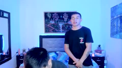 Snapshot of xxhoty0ung_boysxx chatting on 09-23-25, 06:33 David and Mike online show from 09-23-25, 06:33